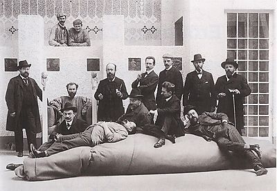 Back row from left to right: Anton Stark, Gustav Klimt (seated), Adolf Bohm, Wilhelm List, Maximilian Kurzweil )with cap), Leopold Stolba, Rudolf Bacher. FRONT ROW, LEFT TO RIGHT: Koloman Moser (seated), Maximilan Lenz, Ernst Stohr, Emil Orlik, Carl Moll