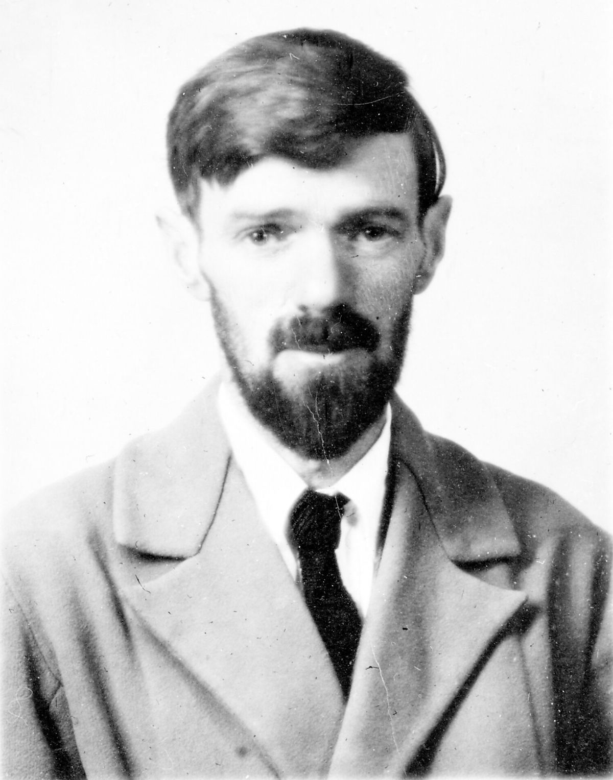 DH Lawrence Passport photograph 