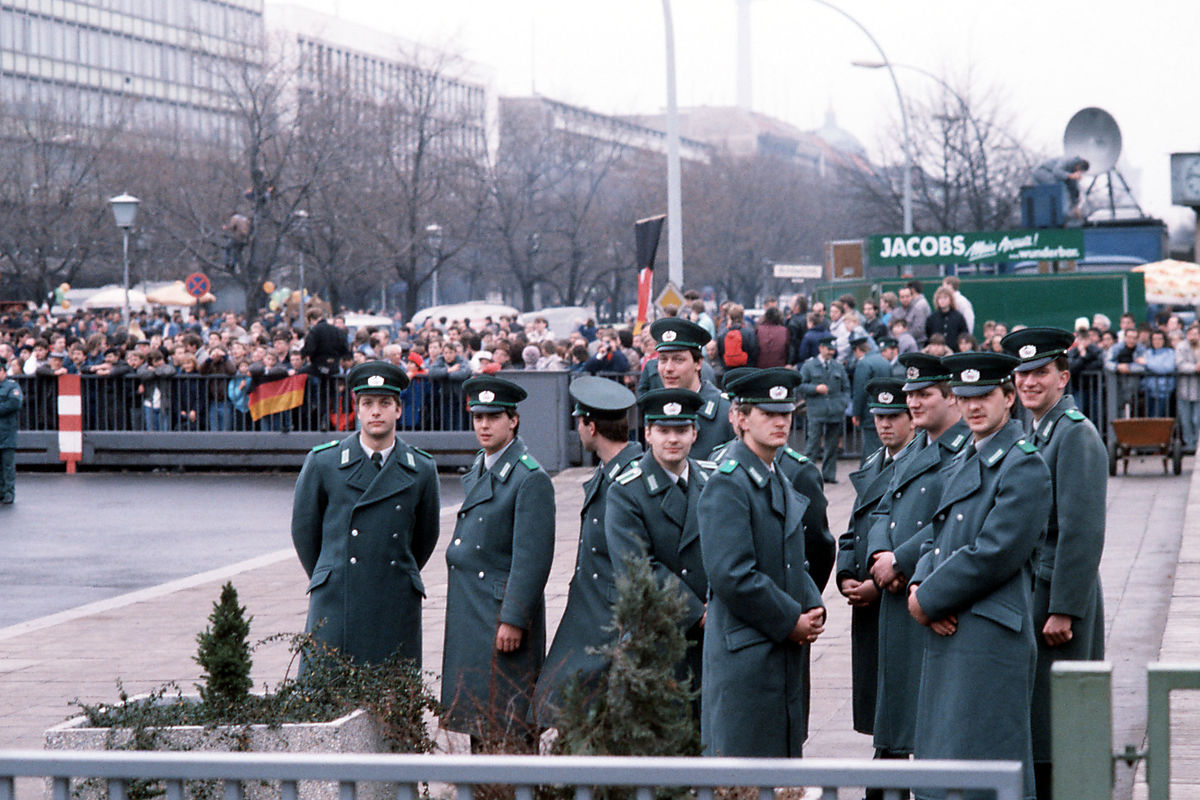 Volkspolizei at the official opening of the Brandenburg Gate